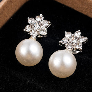 2019 New Fashion Korea Pearl Crystal Rhinstone Snow Flower Stud Earrings Earrings for women Brincos Earring Lovely Jewelry